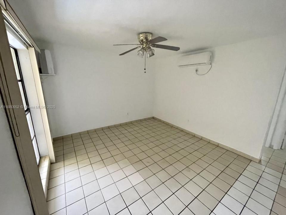 1600 S Le Jeune Rd 16, Coral Gables, Florida 33134, Stati Uniti
