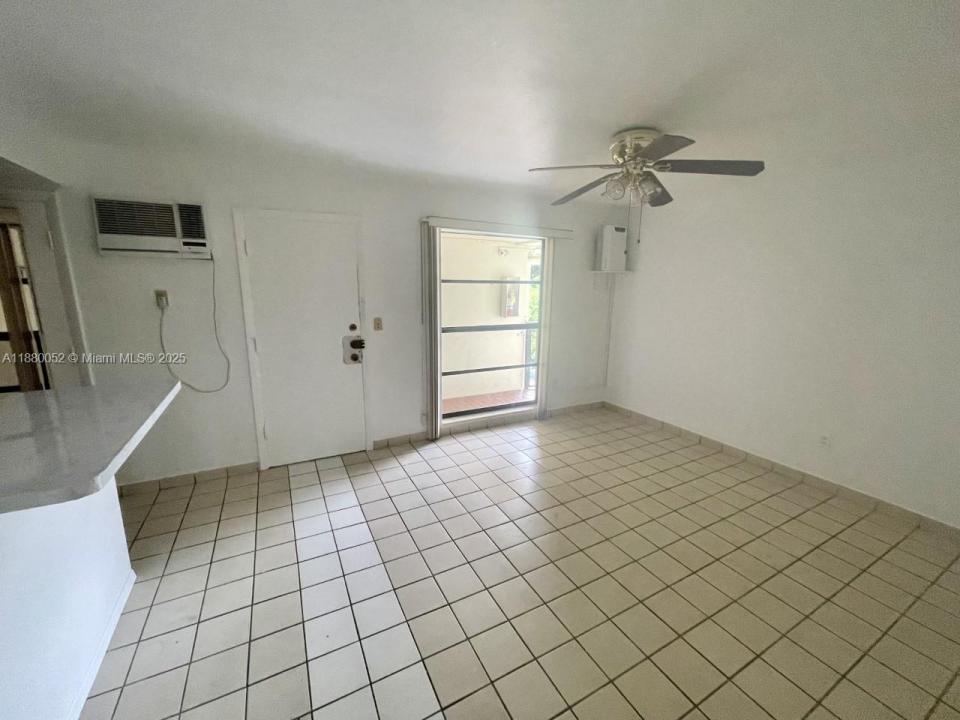 1600 S Le Jeune Rd 16, Coral Gables, Florida 33134, Stati Uniti