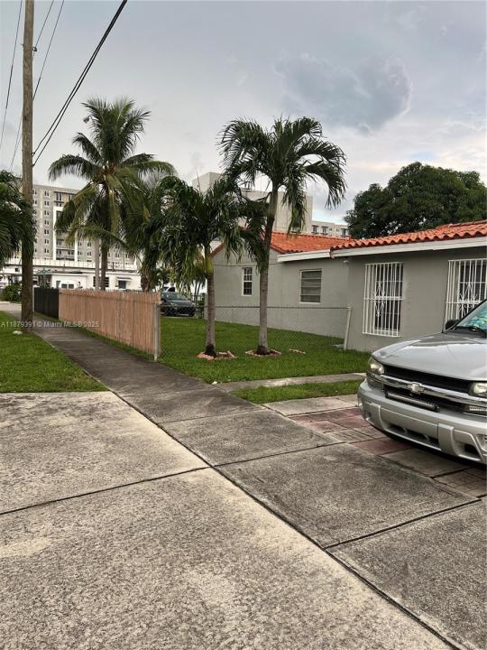904 E 24th St, Hialeah, Florida 33013