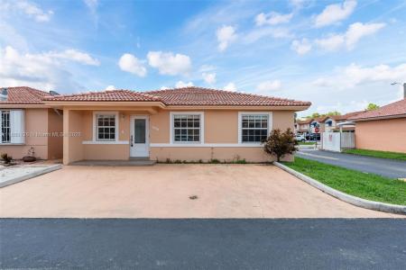 2236 W 74th Pl 9C, Hialeah, Florida 33016, USA