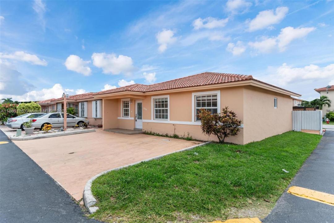 2236 W 74th Pl 9C, Hialeah, Florida 33016, Estados Unidos