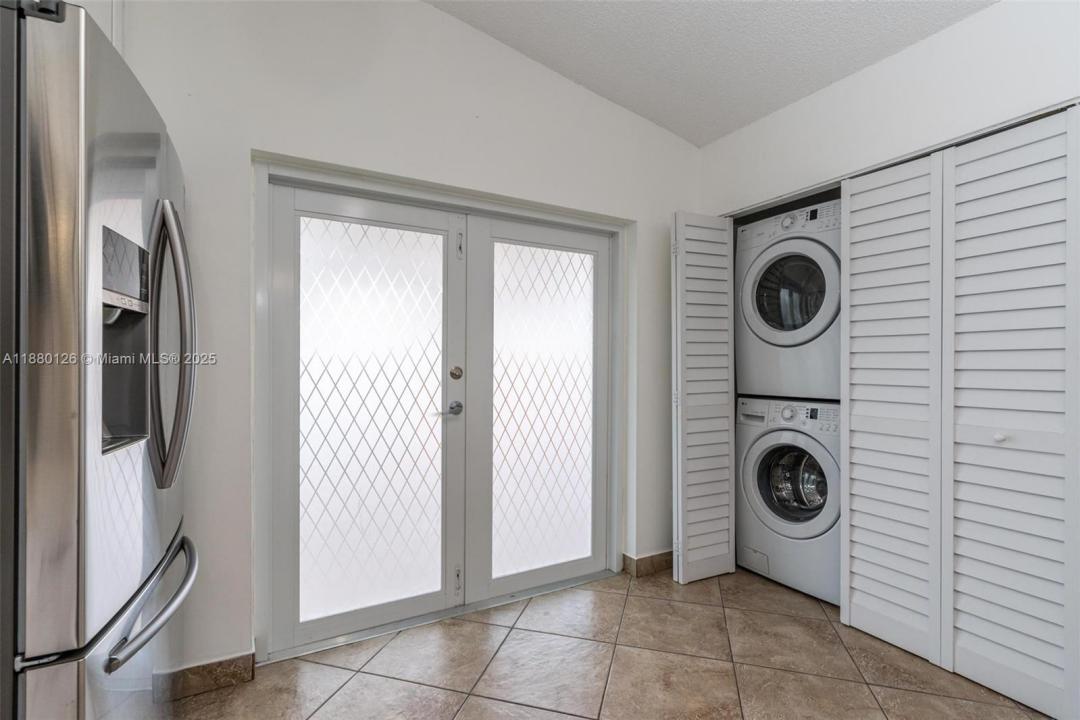 2236 W 74th Pl 9C, Hialeah, Florida 33016, Estados Unidos
