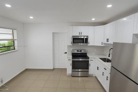 1046 Foster Rd 1, Hallandale Beach, Florida 33009, USA