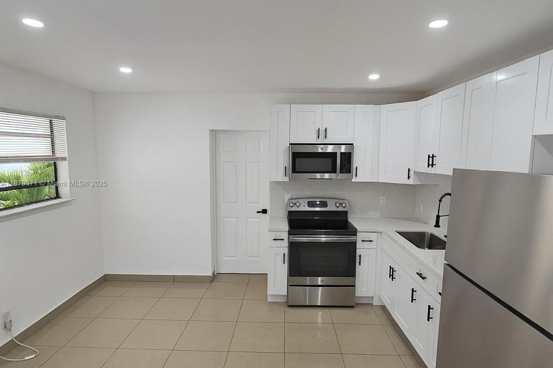 1046 Foster Rd 1, Hallandale Beach, פלורידה 33009, ארצות הברית של אמריקה 