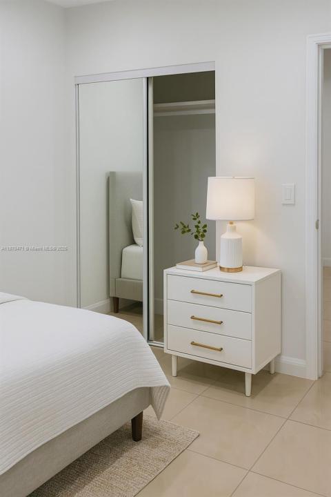 1046 Foster Rd 1, Hallandale Beach, פלורידה 33009, ארצות הברית של אמריקה 