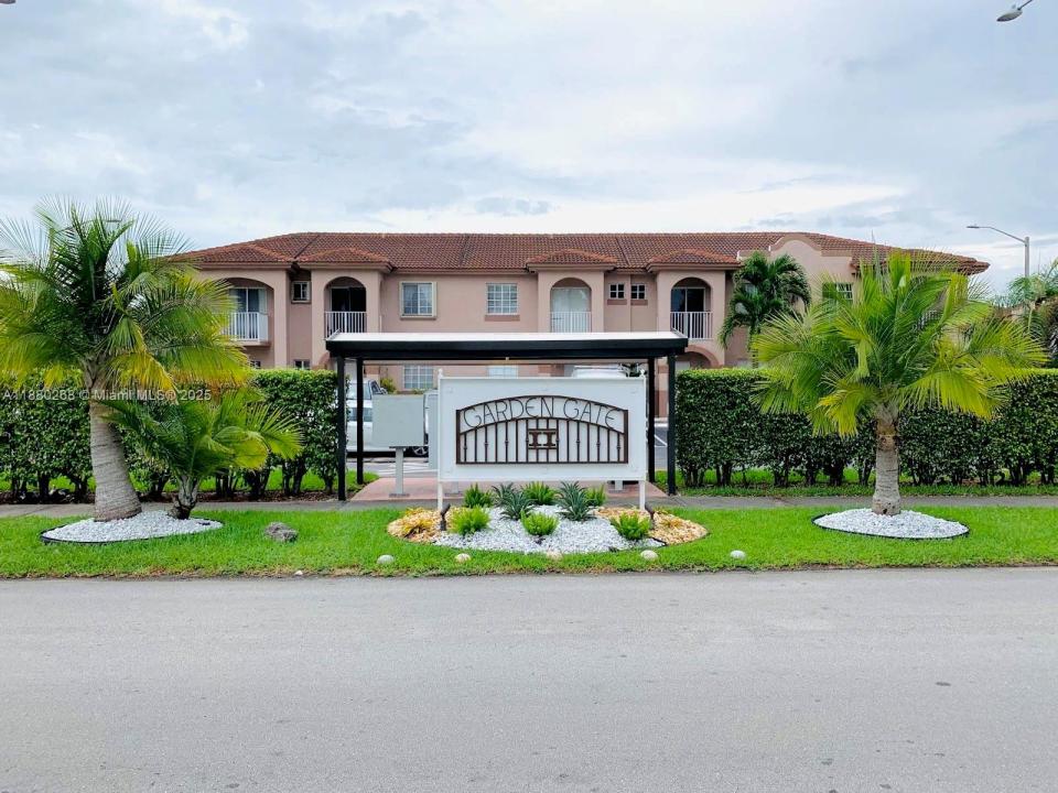 10704 NW 88th Ave 10704, Hialeah Gardens, Florida 33018, Estados Unidos