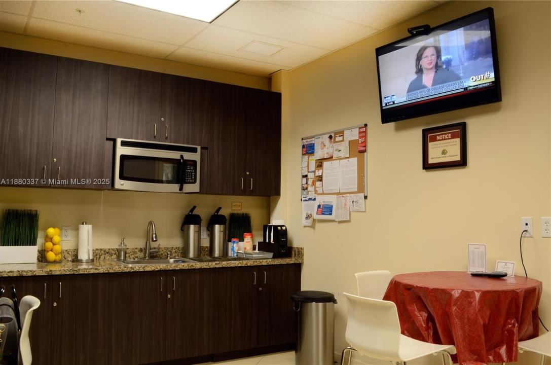 15800 Pines Blvd 317, Pembroke Pines, Florida 33027, USA
