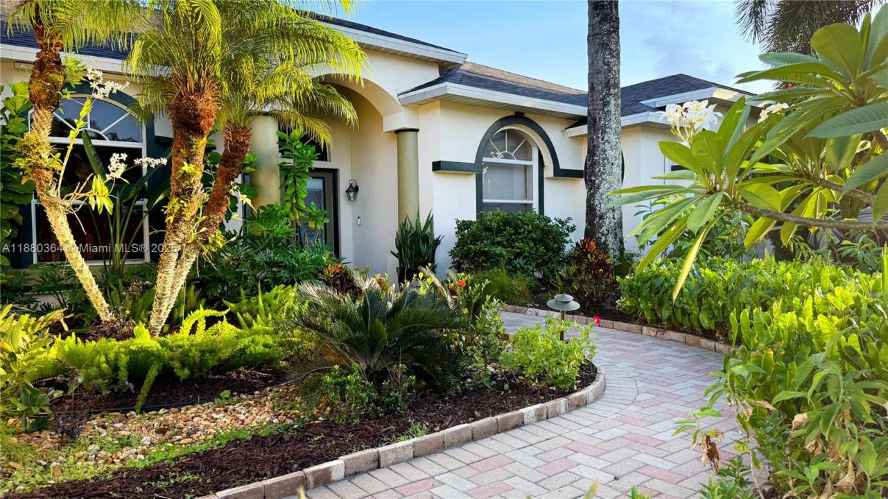 460 NE Cornwall Ave, Port St. Lucie, Florida 34983