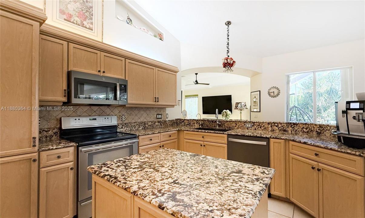 460 NE Cornwall Ave, Port St. Lucie, Florida 34983