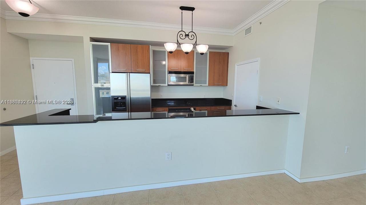 9055 SW 73rd Ct 2503, Miami, Floryda 33156, USA