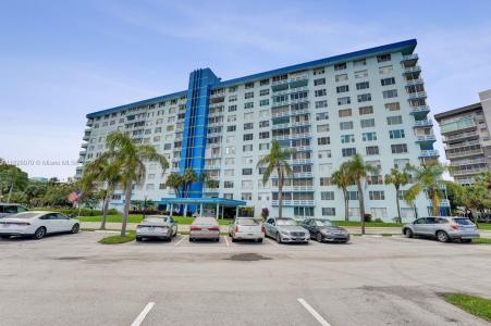 4001 Hillcrest Dr 403, Hollywood, Florida 33021, USA