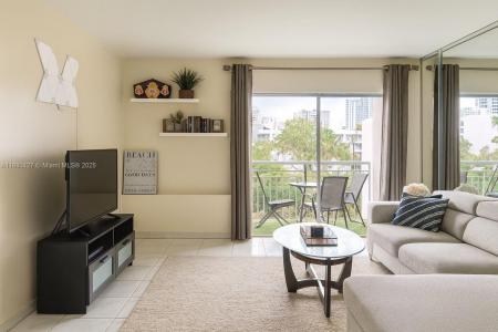 400 Kings Point Dr 327, Sunny Isles Beach, Florida 33160, USA