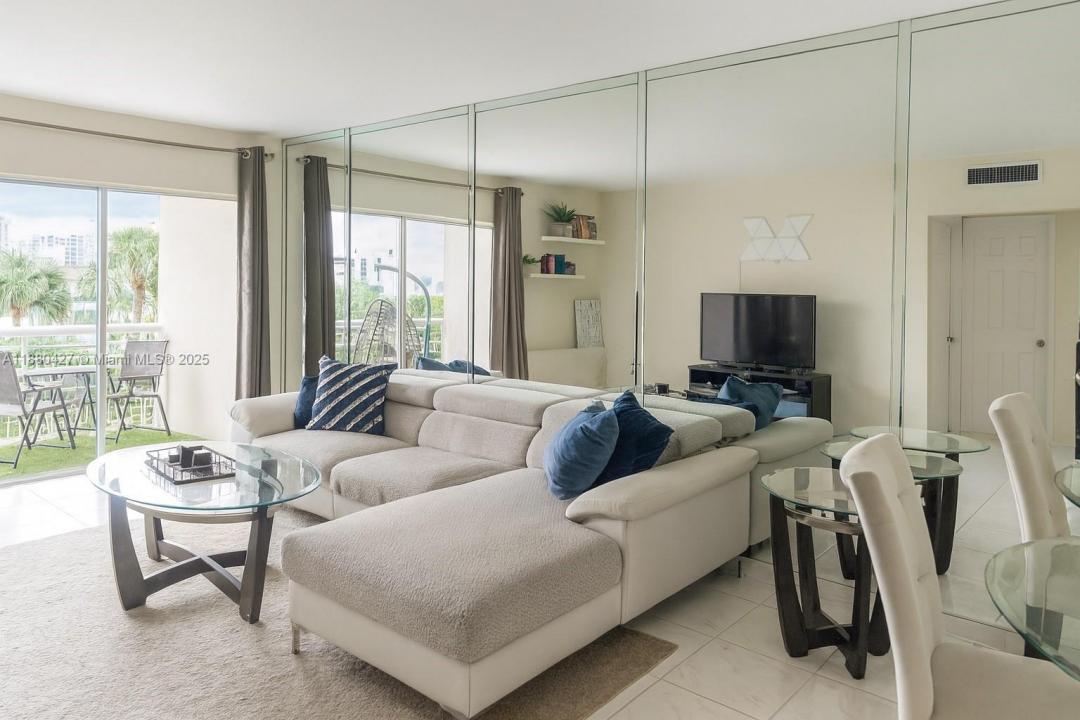 400 Kings Point Dr 327, Sunny Isles Beach, Flórida 33160, Estados Unidos