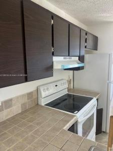 20800 NE 8th Ct 203-17, Miami, Florida 33179, USA