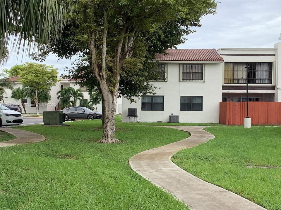 10873 NW 7th St 13-37, Miami, Флорида 33172, Соединенные Штаты