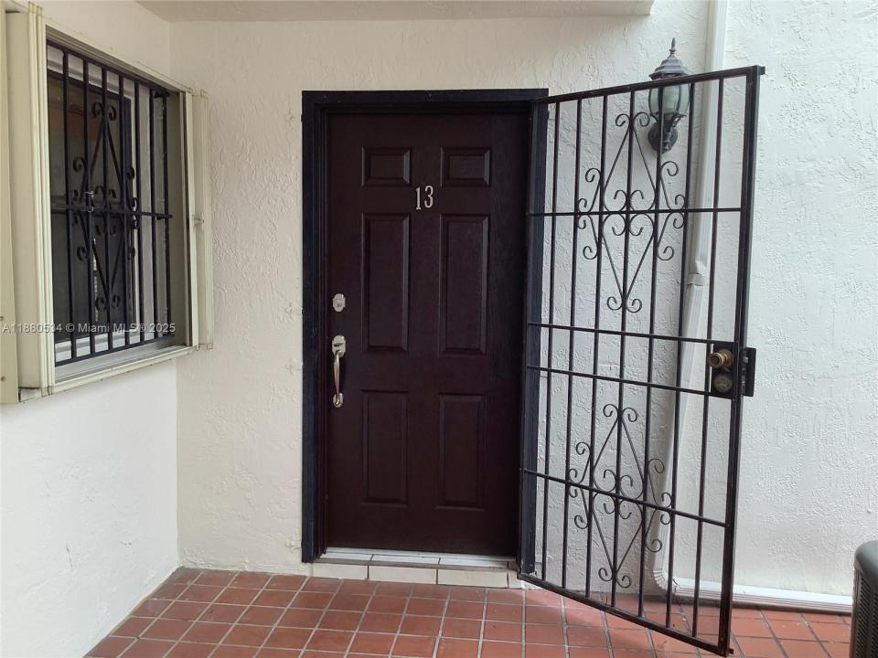 10873 NW 7th St 13-37, Miami, Флорида 33172, Соединенные Штаты