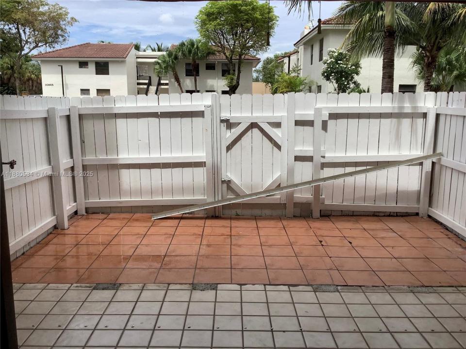 10873 NW 7th St 13-37, Miami, Флорида 33172, Соединенные Штаты