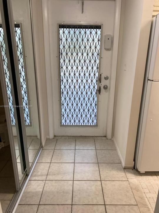 8460 Sunrise Lakes Blvd 208, Sunrise, פלורידה 33322, ארצות הברית של אמריקה