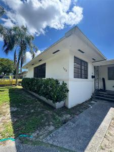 500 NE 136th St 508, North Miami, Florida 33161, USA