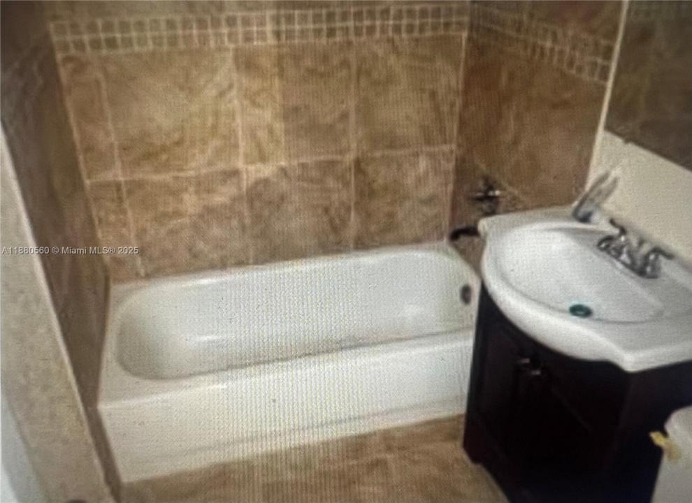 931 NW 34th Way, Lauderhill, פלורידה 33311, ארצות הברית של אמריקה 