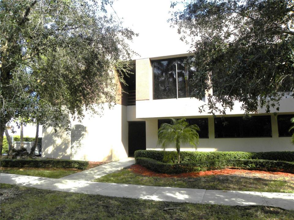 9245 SW 157th St 106, Palmetto Bay, Florida 33157