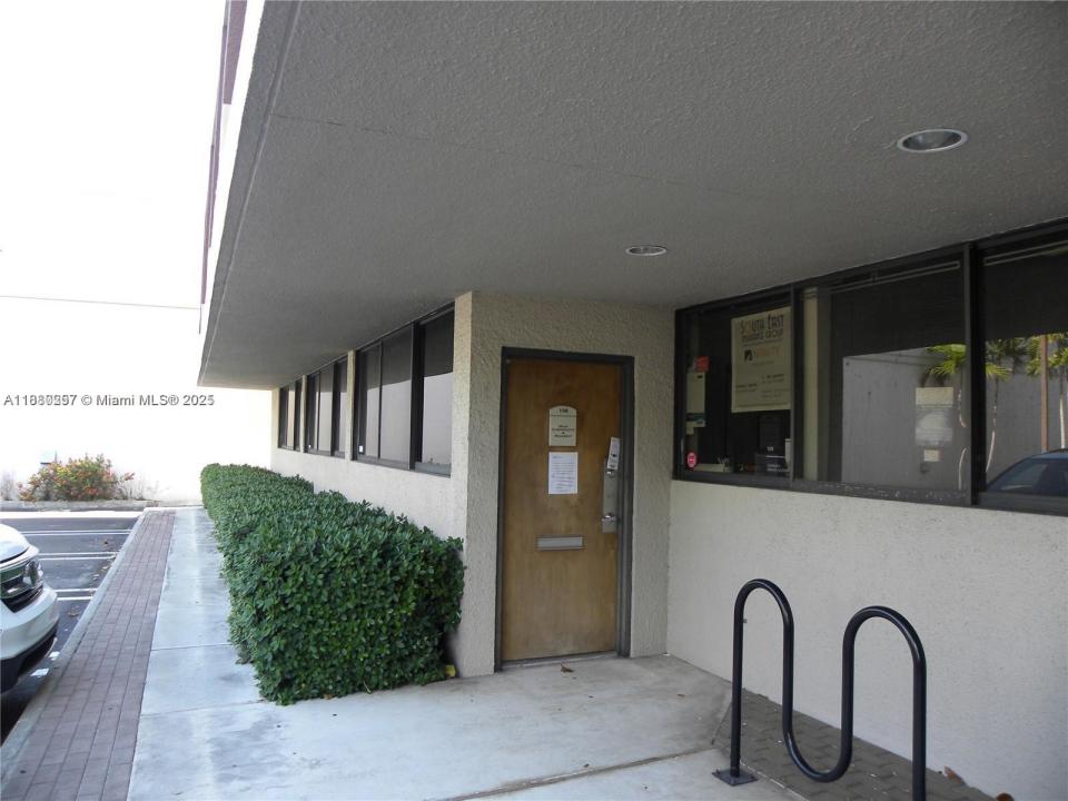 9245 SW 157th St 106, Palmetto Bay, Florida 33157