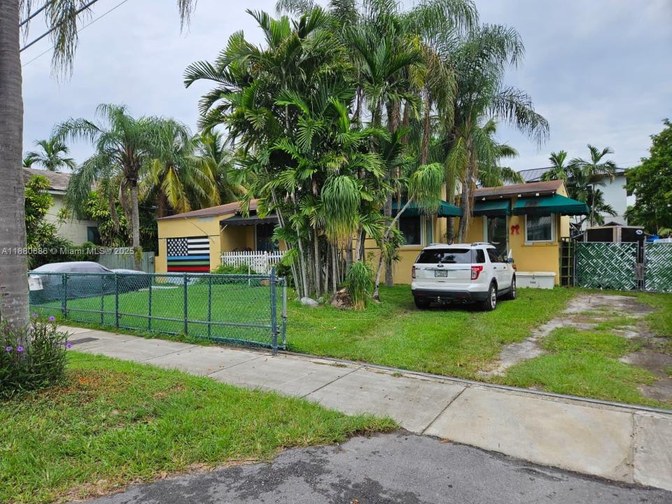 4021 SW 6th St, Miami, Floryda 33134, USA