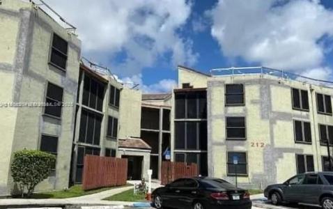 212 Lake Pointe Dr 205, Oakland Park, Florida 33309, USA
