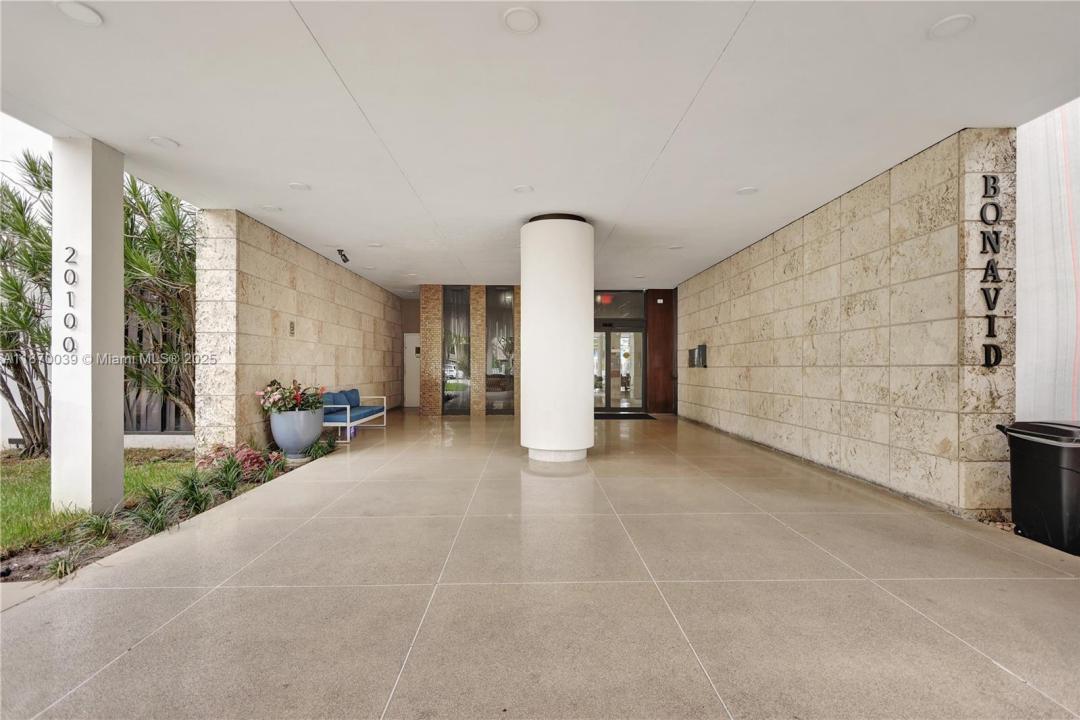 20100 W Country Club Dr 1704, Aventura, Florida 33180, Amerika Birleşik Devletleri