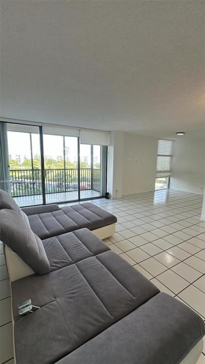 20301 W Country Club Dr 621, Aventura, Florida 33180