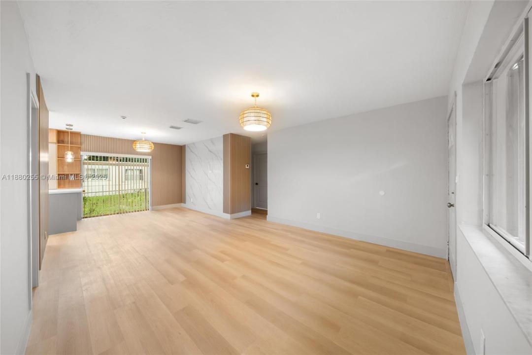 2350 NW 56th St, Miami, 佛罗里达州 33142, 美国