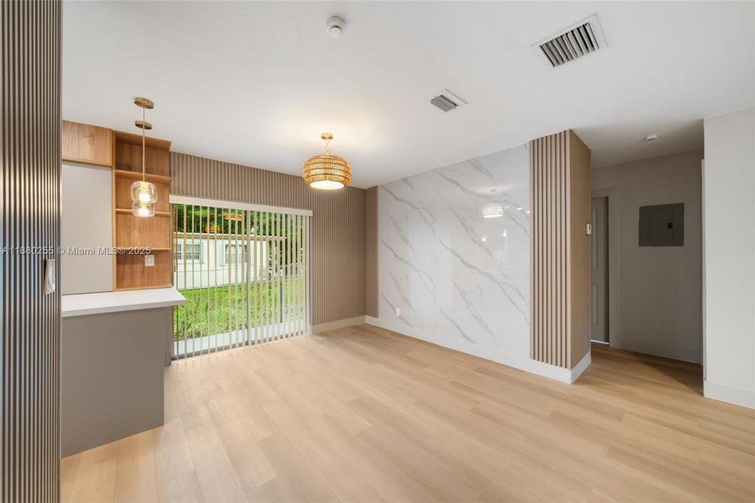 2350 NW 56th St, Miami, 佛罗里达州 33142, 美国