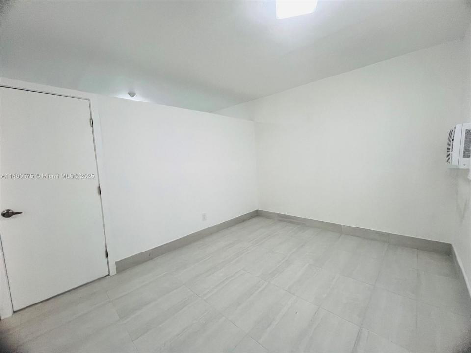 13390 NE 6th Ave 3, North Miami, Flórida 33161, Estados Unidos