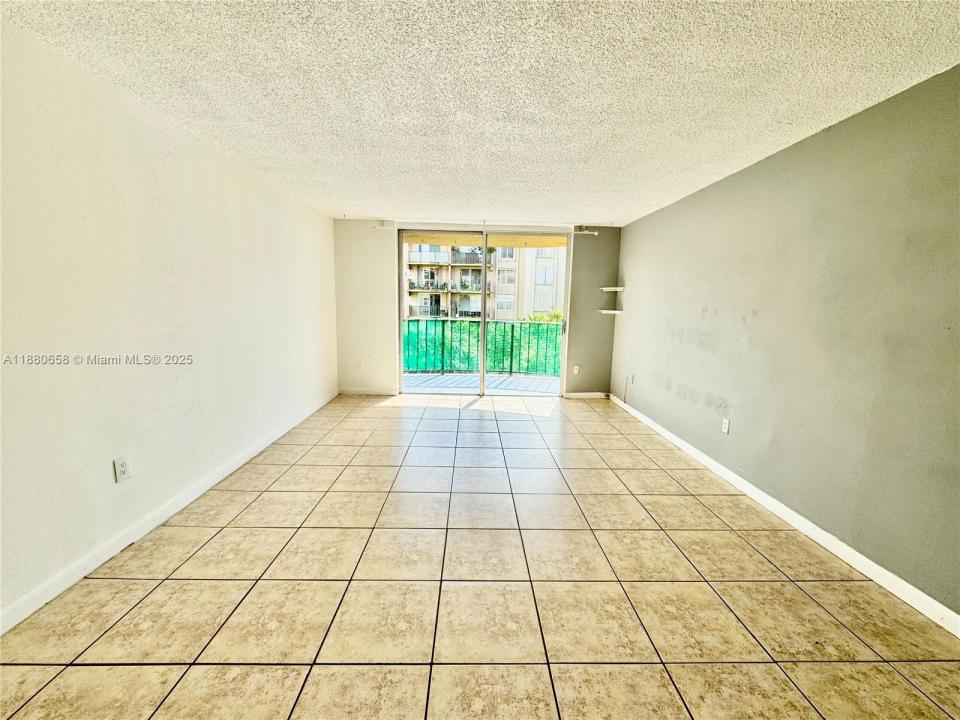 9360 Fontainebleau Blvd 413, Miami, Florida 33172, HOA KỲ