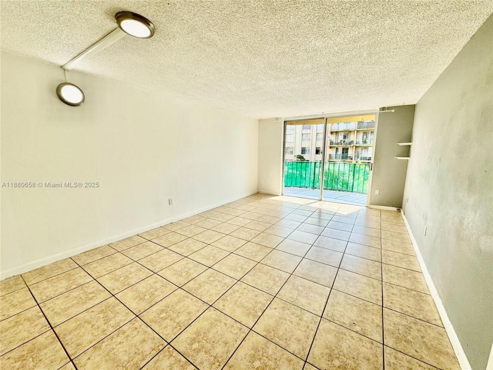9360 Fontainebleau Blvd 413, Miami, Florida 33172, HOA KỲ