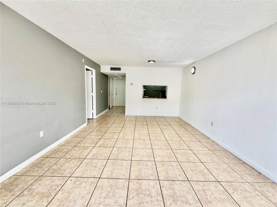 9360 Fontainebleau Blvd 413, Miami, Florida 33172, HOA KỲ