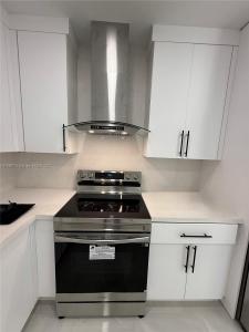 841 W 50th St 2, Hialeah, Florida 33012, USA