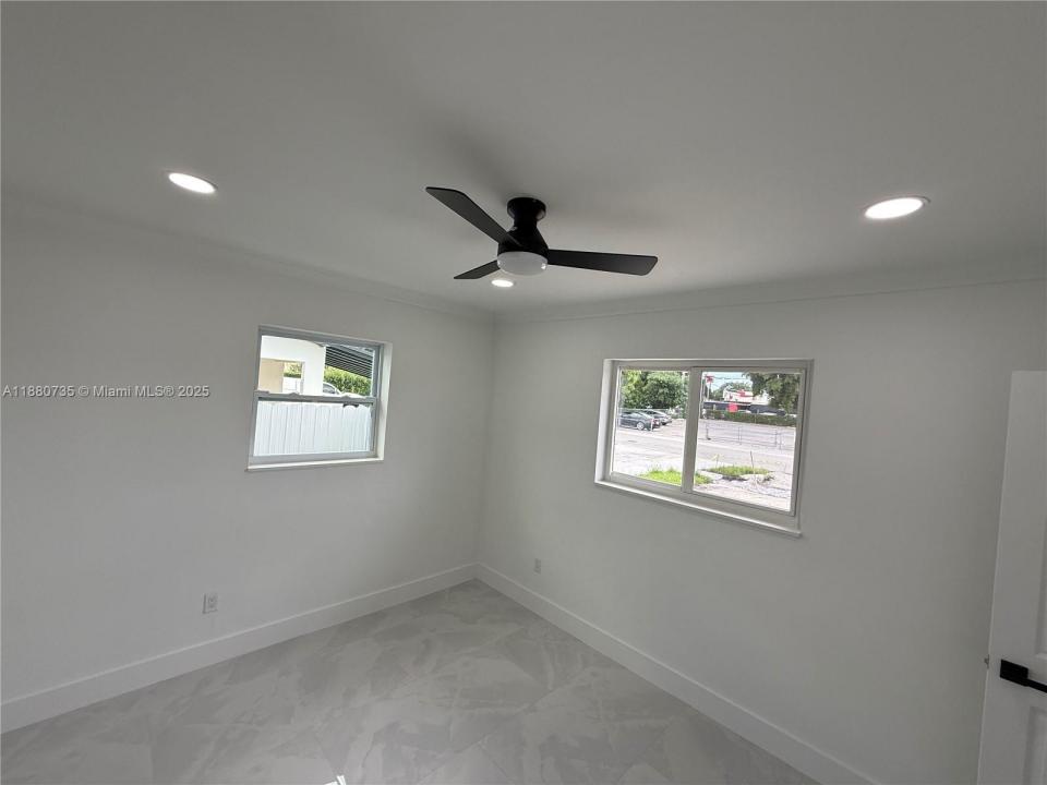 841 W 50th St 2, Hialeah, Flórida 33012, Estados Unidos