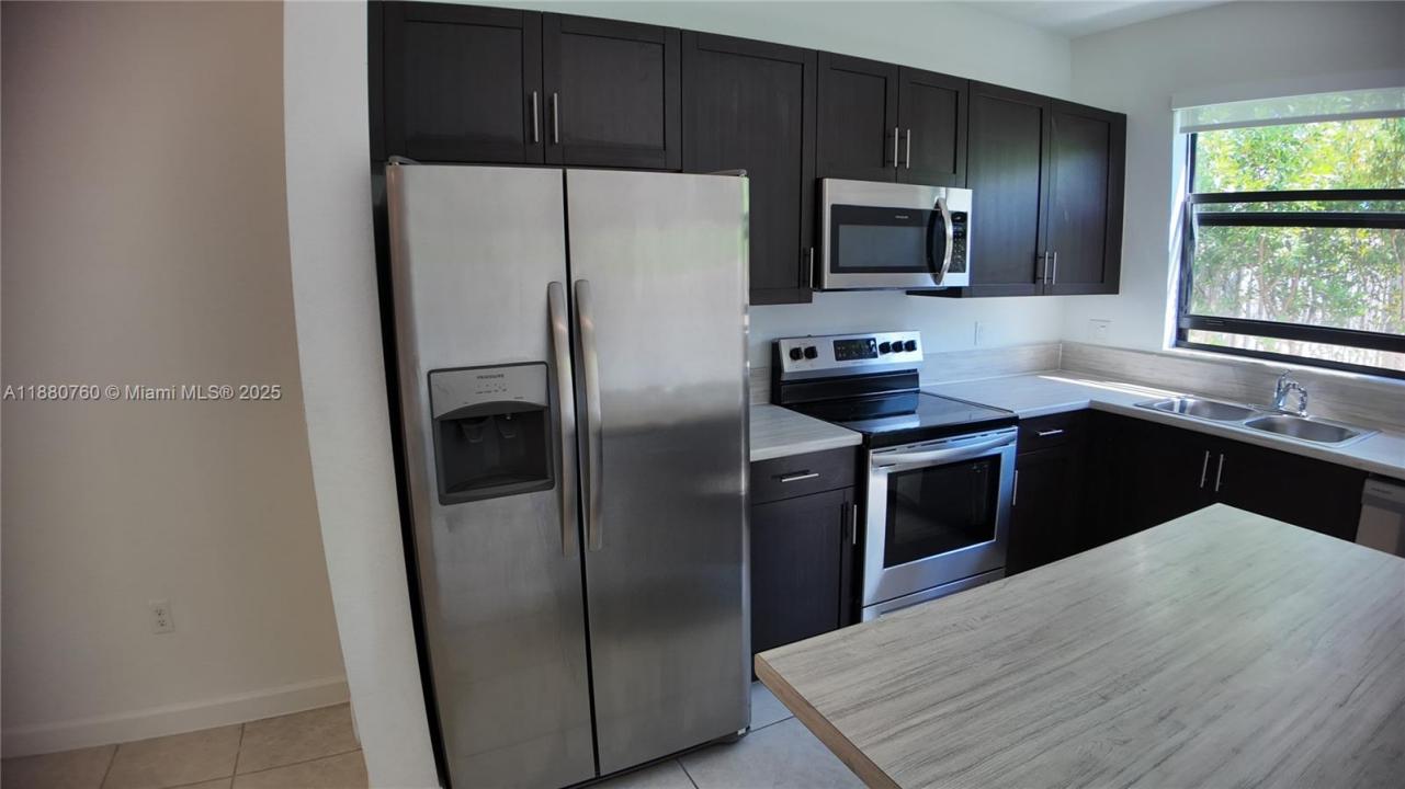 20675 NE 7th Pl, Miami, Florida 33179