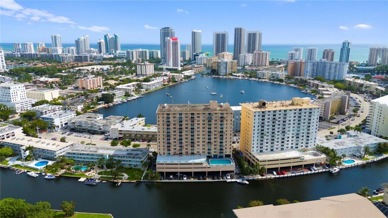 427 Golden Isles Dr 8A, Hallandale Beach, Florida 33009