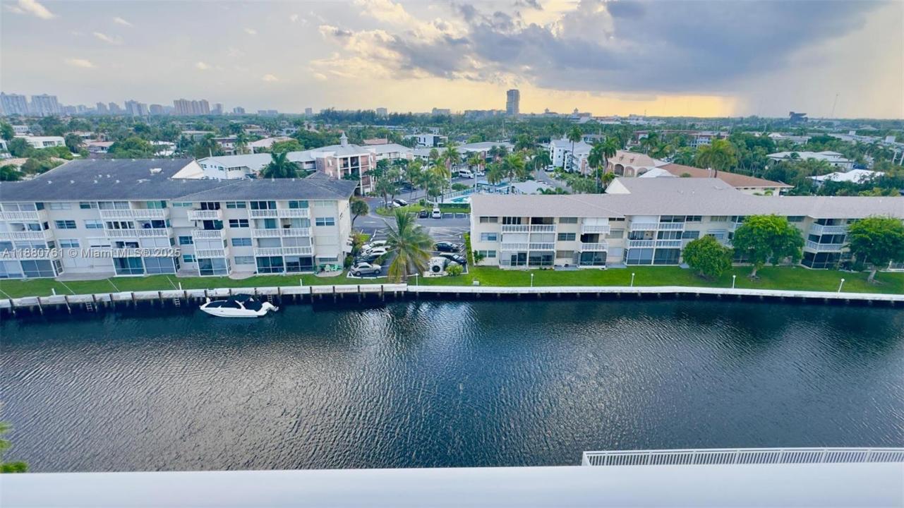 427 Golden Isles Dr 8A, Hallandale Beach, Florida 33009