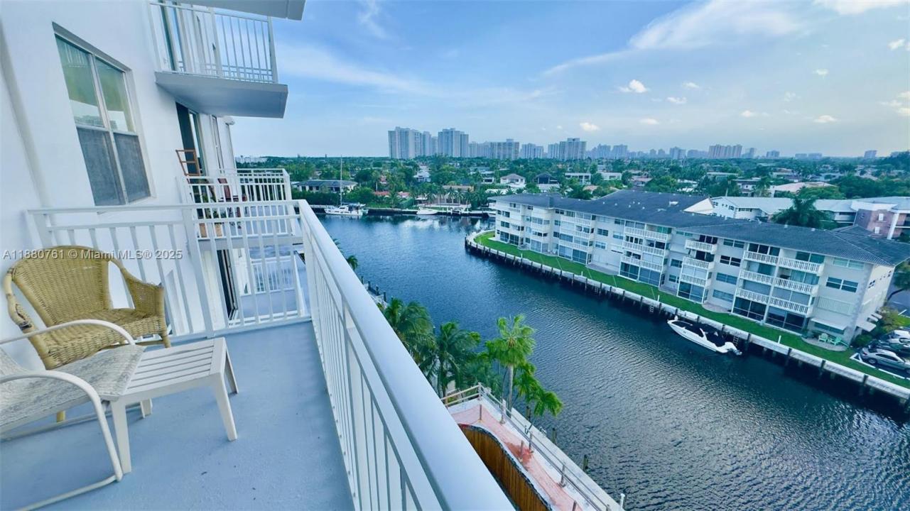427 Golden Isles Dr 8A, Hallandale Beach, Florida 33009