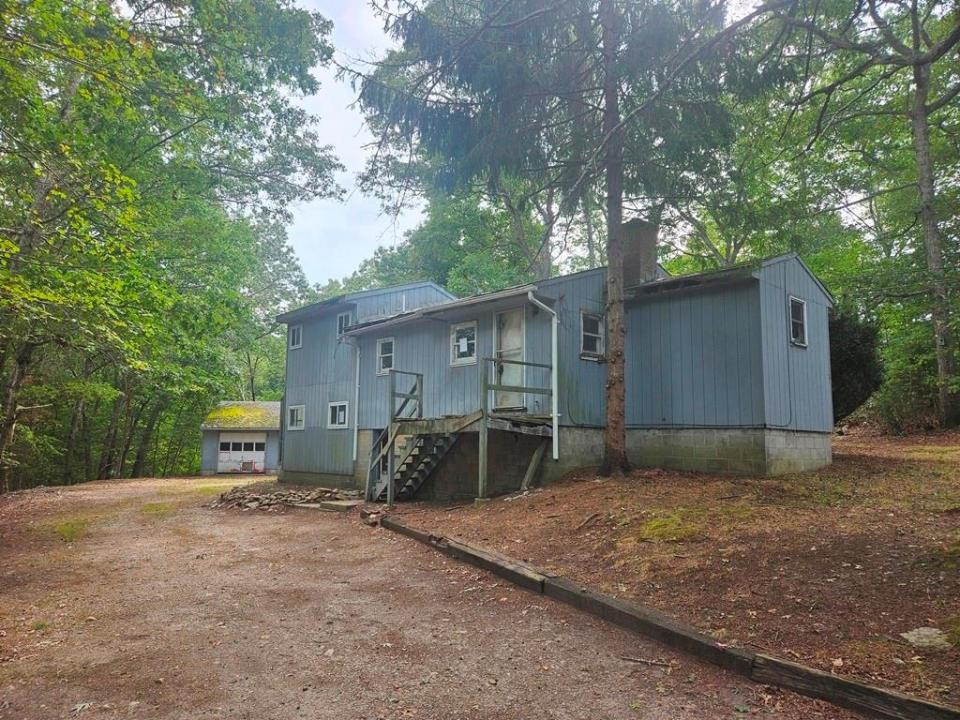 185 Burdickville Road, Charlestown, Rhode Island 02813, USA