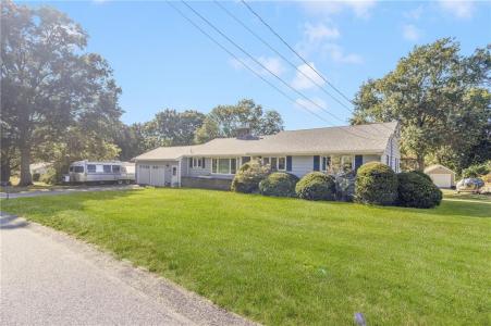 27 Westwood Drive, Portsmouth, RI 02871, USA