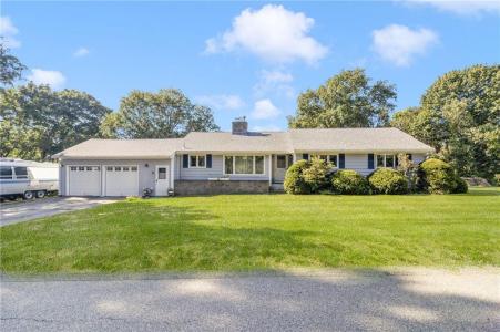 27 Westwood Drive, Portsmouth, Rhode Island 02871, USA