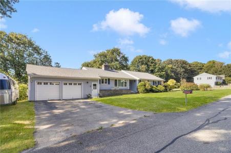 27 Westwood Drive, Portsmouth, Rhode Island 02871, USA