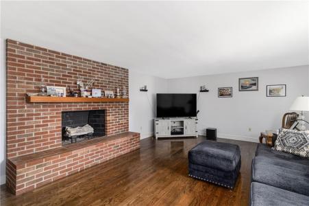 27 Westwood Drive, Portsmouth, Rhode Island 02871, USA