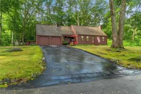 17 Country Side Lane, Scituate, Rhode Island 02857, USA