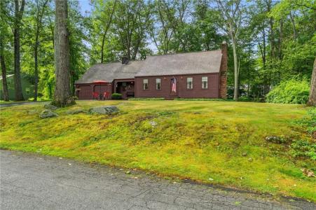 17 Country Side Lane, Scituate, Rhode Island 02857, USA