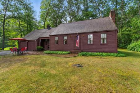 17 Country Side Lane, Scituate, Rhode Island 02857, USA
